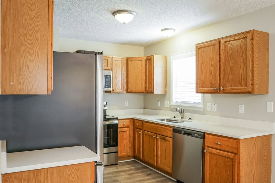 Building Photo - 412 Birdsong Way