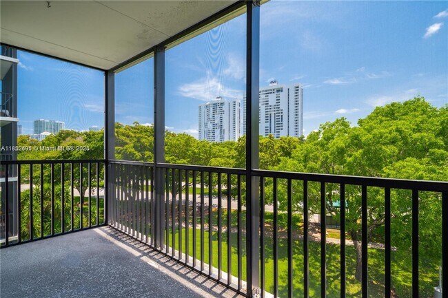 Building Photo - 3401 N Country Club Dr