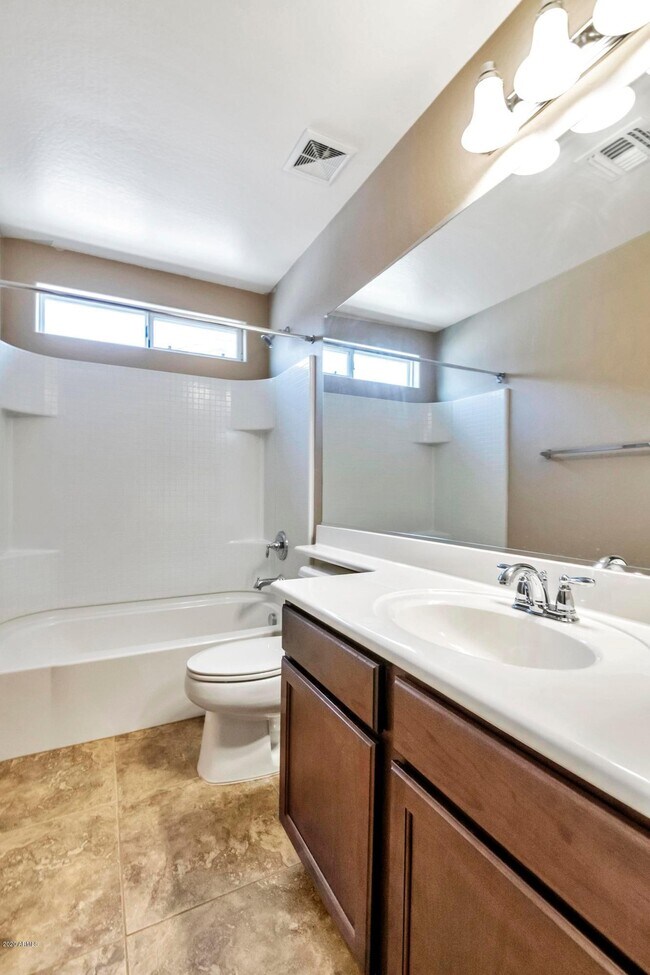 Building Photo - 4058 E Carla Vista Dr