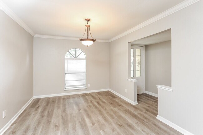 Building Photo - 8714 Miami Dr