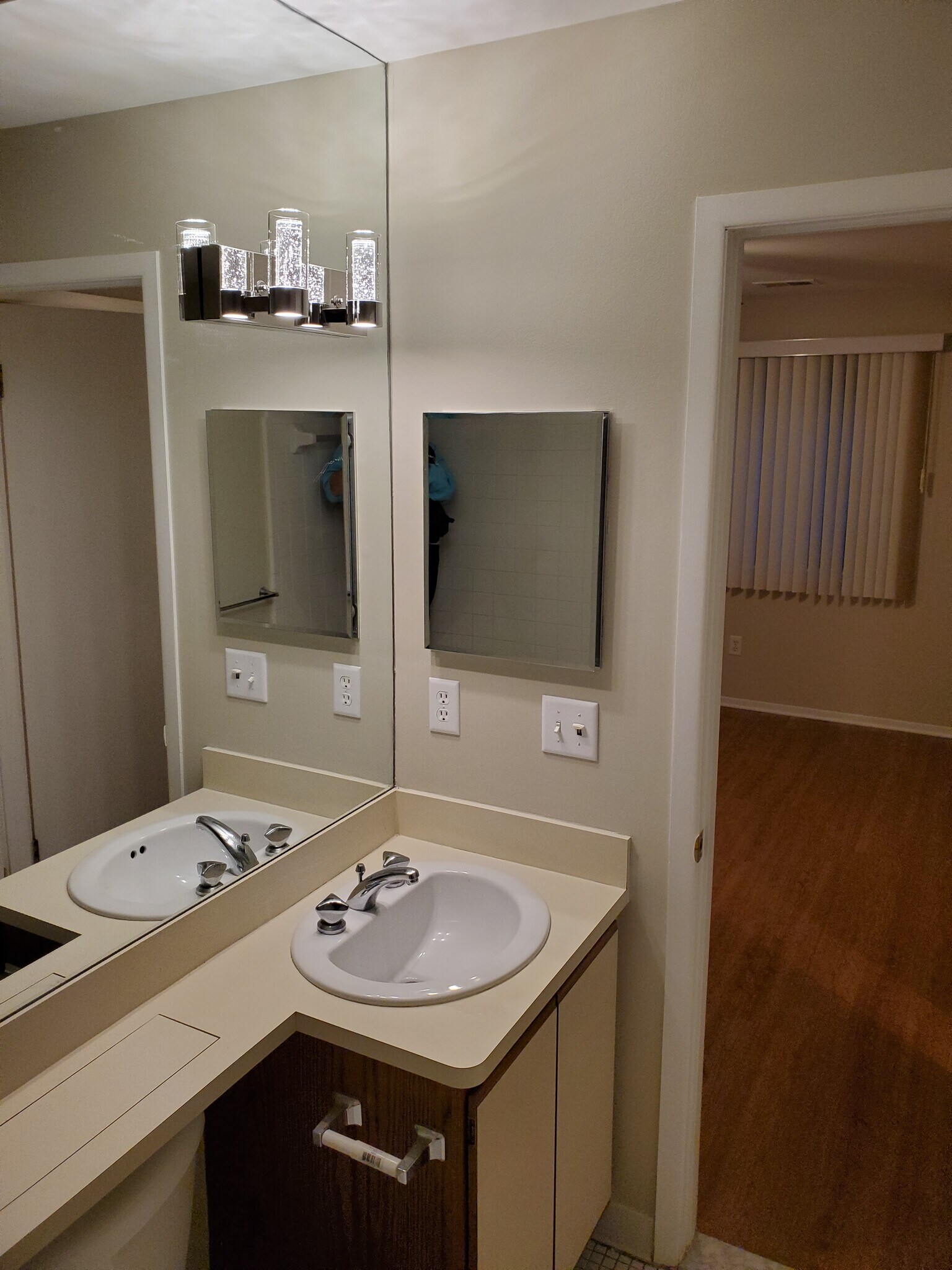 Master bath - 27230 Evergreen Rd