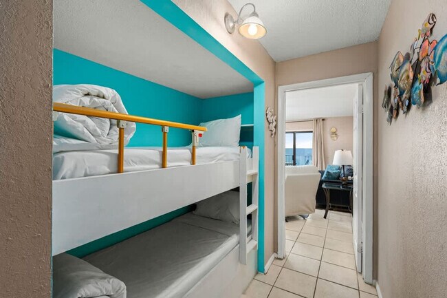 Building Photo - 8743 Thomas Dr