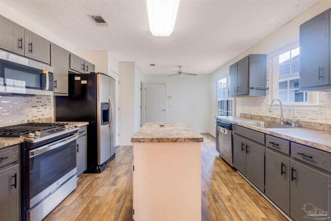Building Photo - 873 Brande Ct