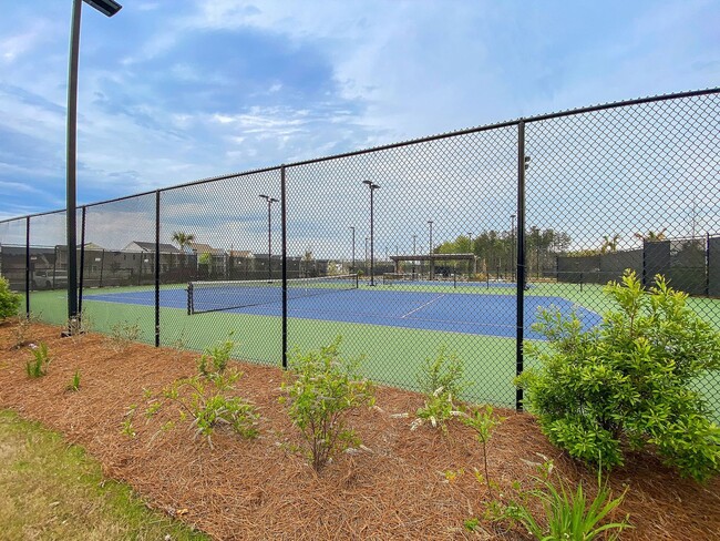 Building Photo - Beautiful 3 Bedrooms, 3.5 Bathrooms Home i...