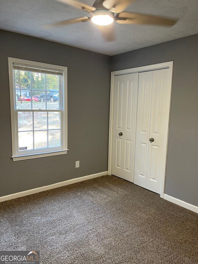 Building Photo - 505 Ironwood Ct SE