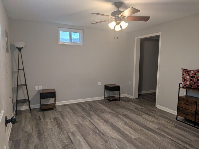 Building Photo - 7802 Rollingwood W Dr