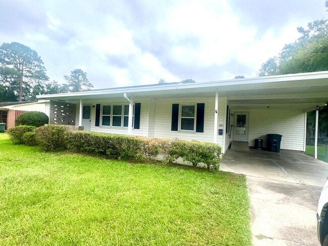 Primary Photo - 121 Orchard Ln