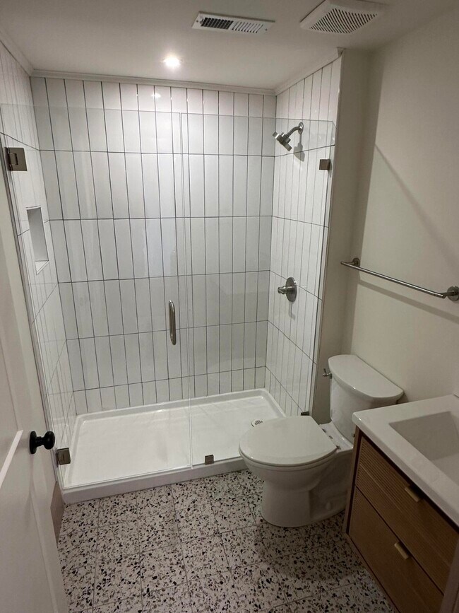 Building Photo - 307 W Main St