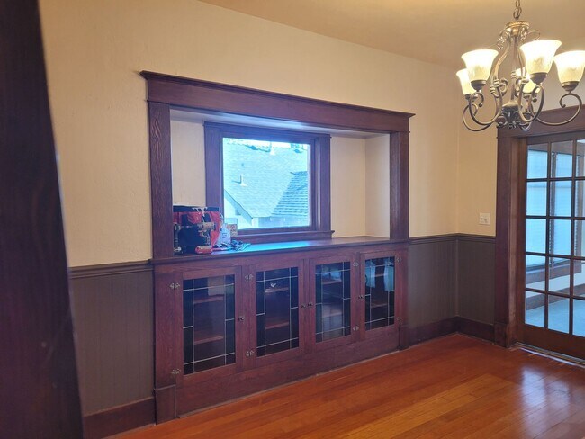 Building Photo - 3 bedroom 2 bath