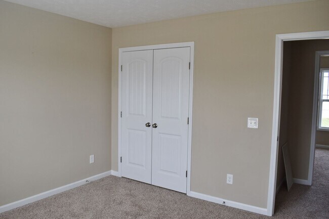 Building Photo - 3 bed 2.5 Bath Minutes from Lillington