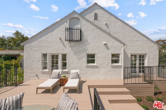 Building Photo - 802 Cochran Ave