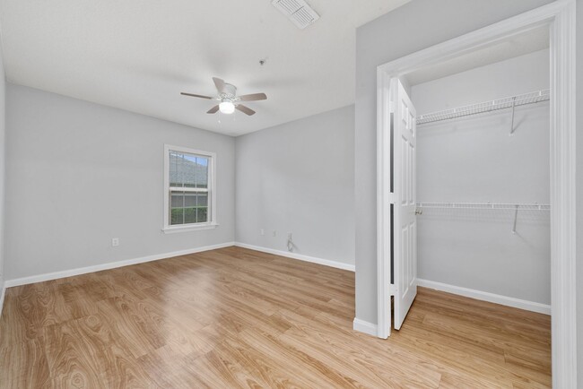 Building Photo - 2 Bedroom 2 bathroom  Condominium.
