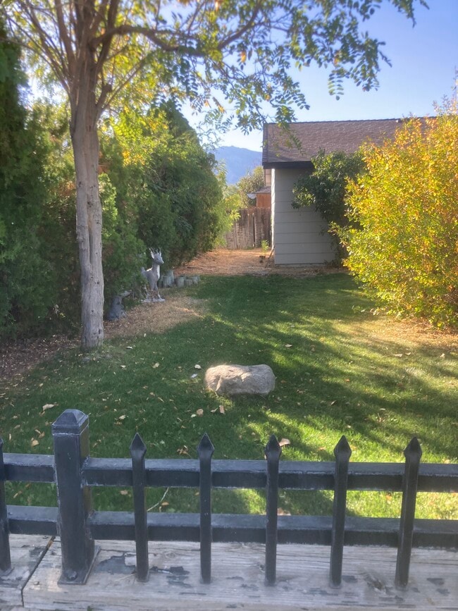 Building Photo - 960 Arrowhead Dr