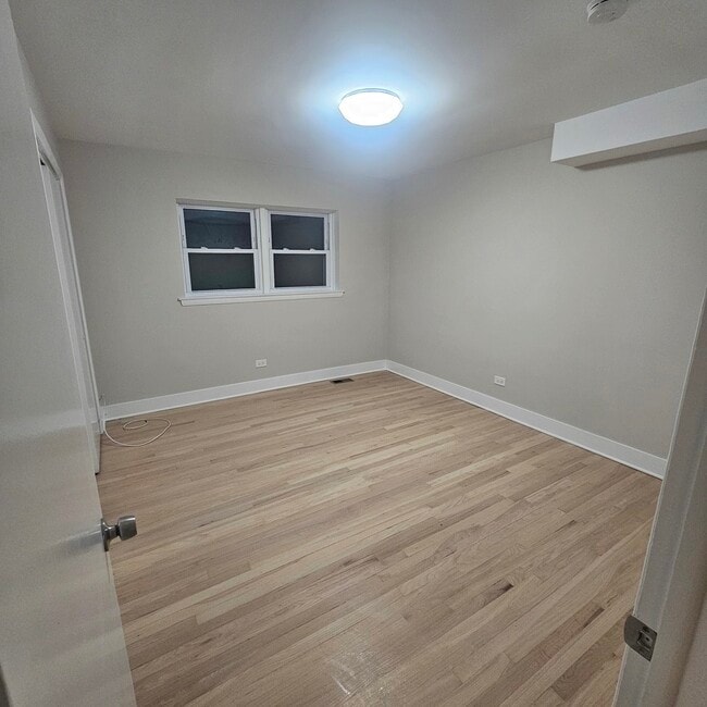 Building Photo - 1215 Balmoral Ave