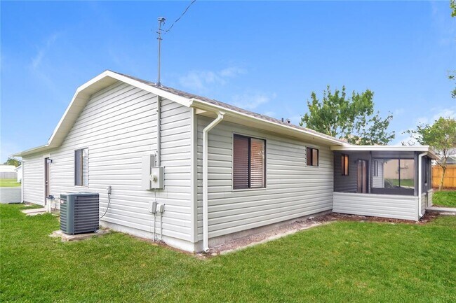 Building Photo - 2394 Belen Dr