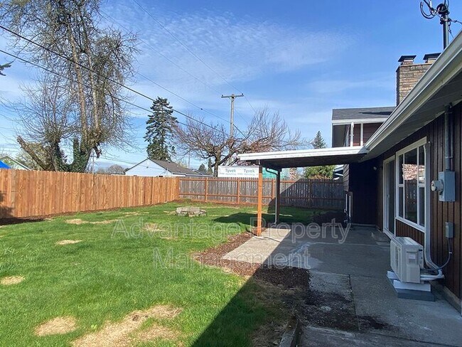 Building Photo - 1410 SE Powell Way