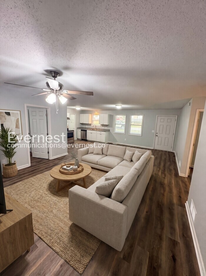 Building Photo - 711 W Creek Cir