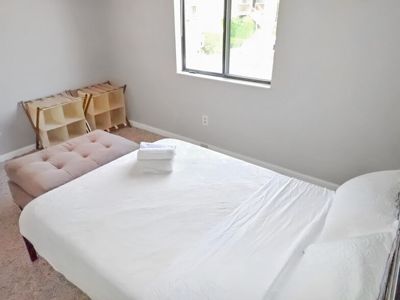 Guest bedroom, full-bed. - 3601 Saint Johns Ct