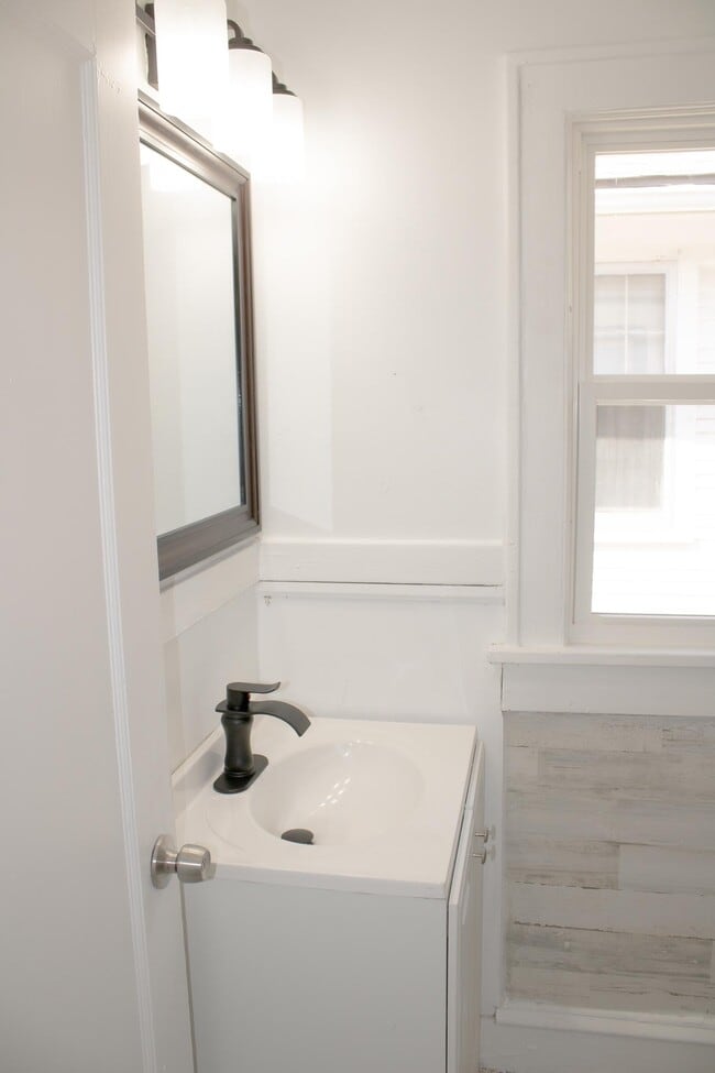 Building Photo - 5322 Park Ave