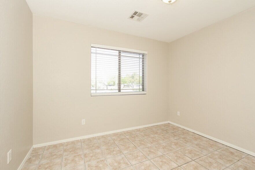 Building Photo - 306 N Wildrose