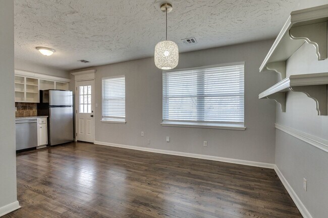 Building Photo - Three bed home in the heart of The Village