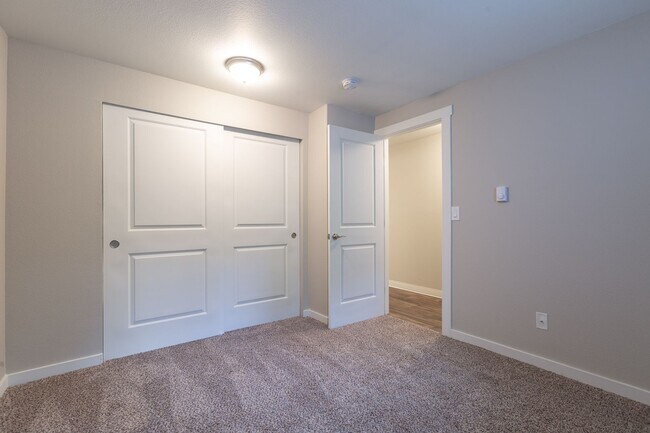 Building Photo - 2x1 Apartment With Forest Views! $1000 Off Your First Full Month!