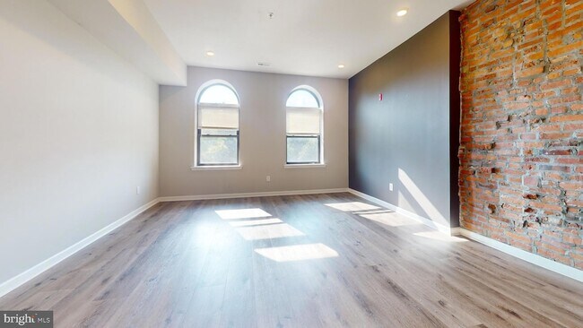Building Photo - 2217 N 33rd St