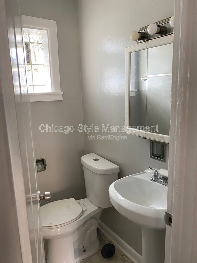 Building Photo - 9040 S Dauphin Ave