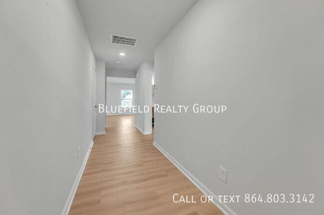 Building Photo - 815 Vanguard St