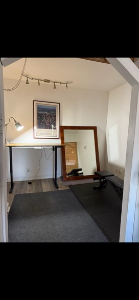 Building Photo - 952 Magothy Ave