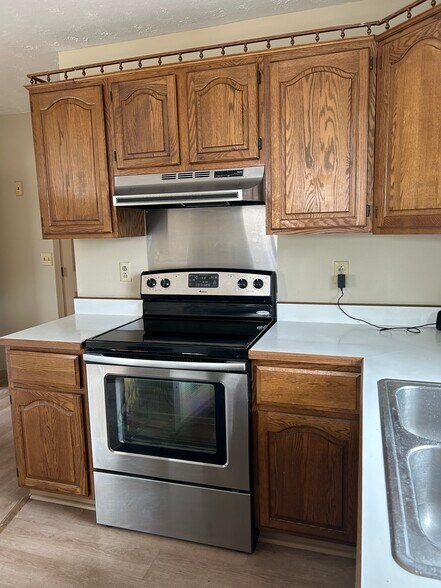 Building Photo - 325 Porter St