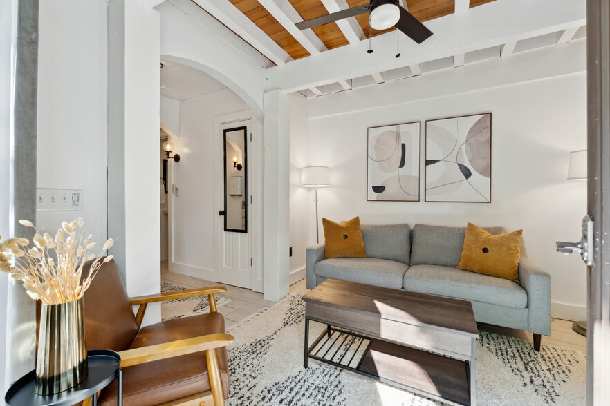 Building Photo - 33 Cannon St