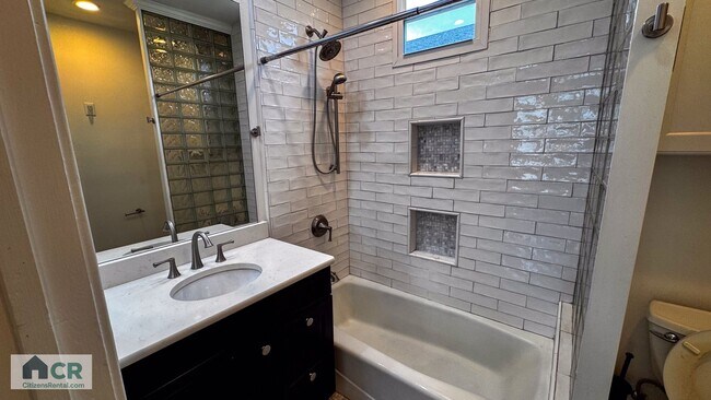 Building Photo - 6bd/3ba with Central AC Walking Distance to Campus. Text 510-631-1171 for more info!