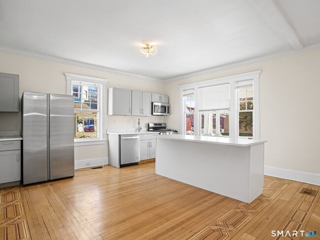 Building Photo - 1911 Summer St