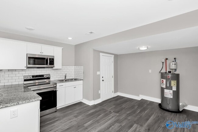 Building Photo - 908 Fairway Dr NW