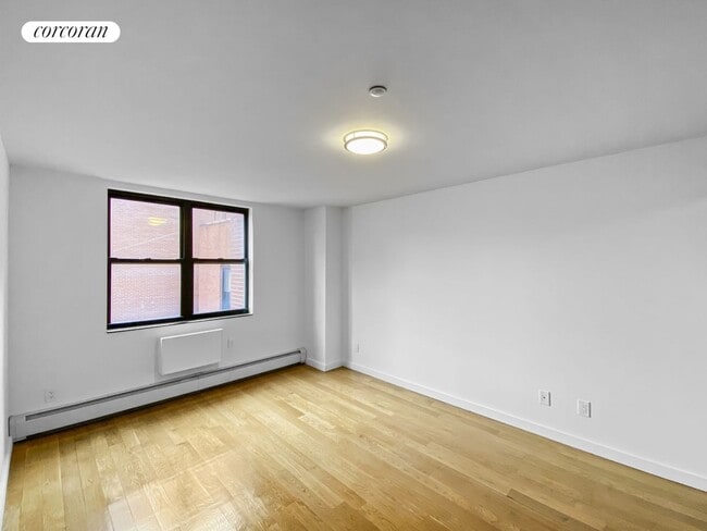 Building Photo - 1405 5th Ave