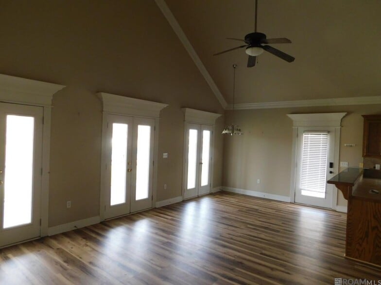 Building Photo - 11182 River Highlands Dr