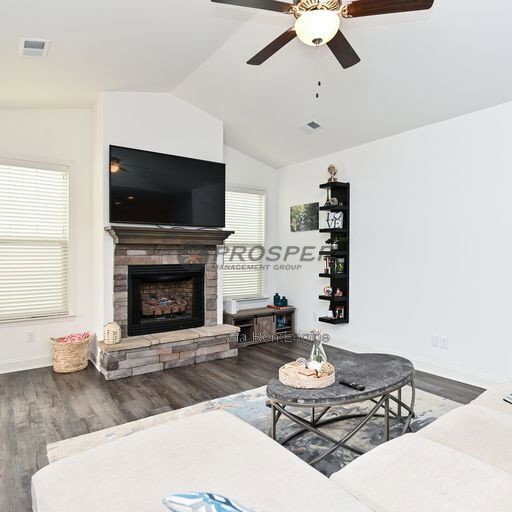 Building Photo - 120 Shumard Ln