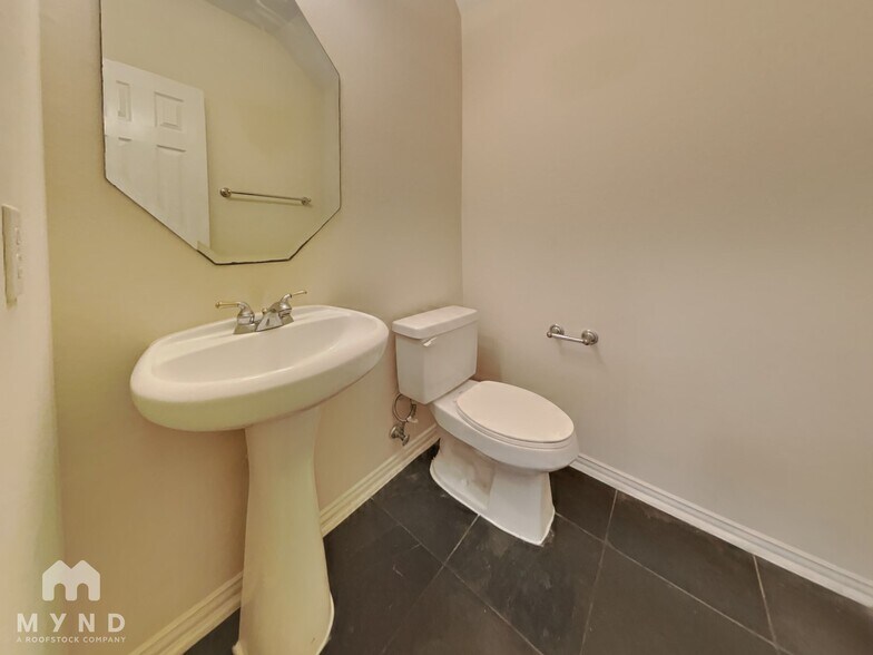 Building Photo - 3009 Fallbrook Ct