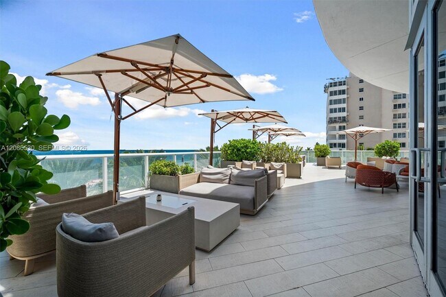 Building Photo - 3101 Bayshore Dr