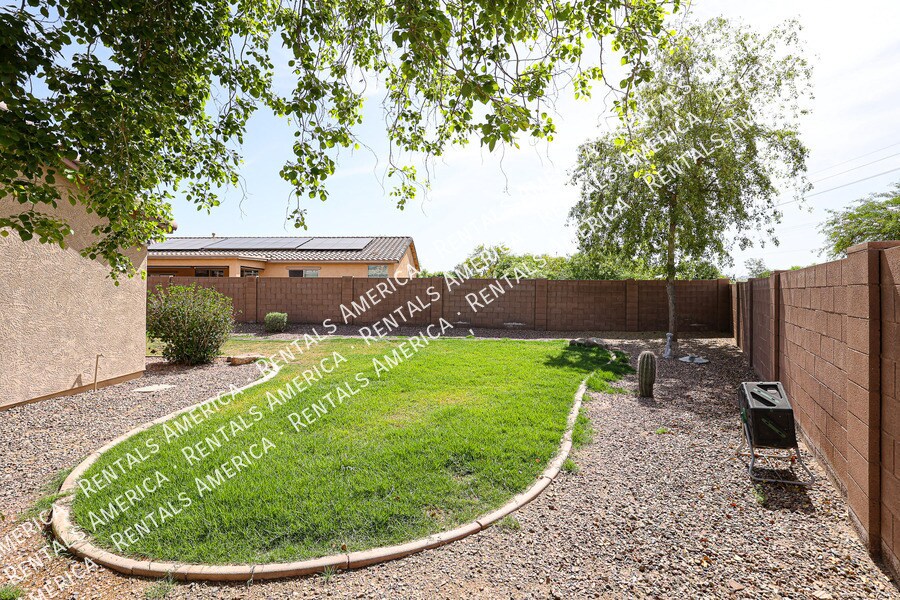 Building Photo - 5907 S 56th Dr