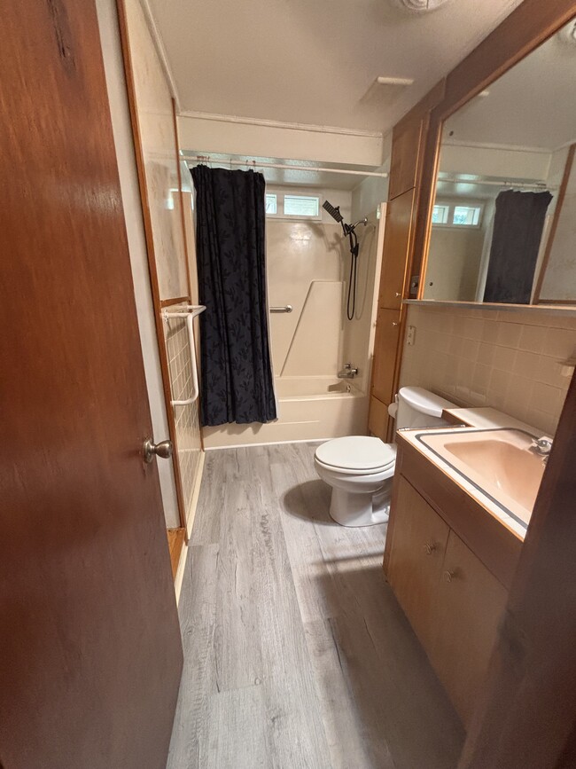 Building Photo - 920 Wesley Rd NW