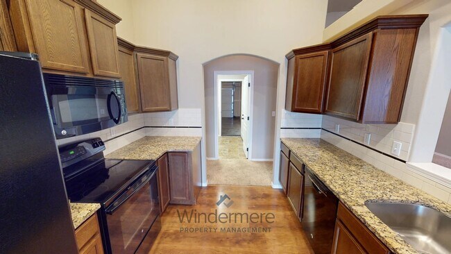 Building Photo - 247 Chapra St