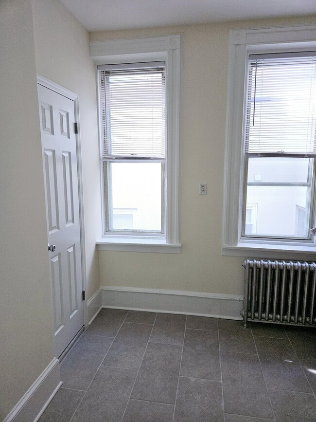 Building Photo - 327 Jackson St