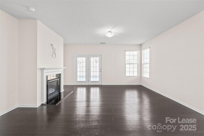 Building Photo - 720 Wood Lily Dr