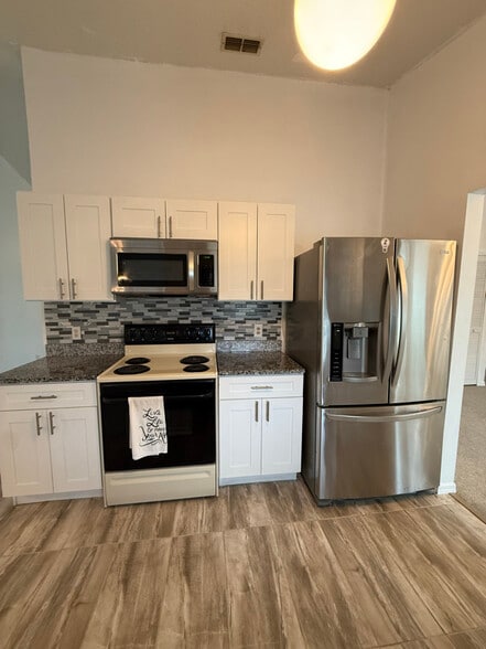 Building Photo - 6837 Woodgrain Ct