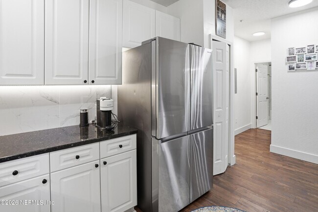 Building Photo - 450 La Travesia Flora