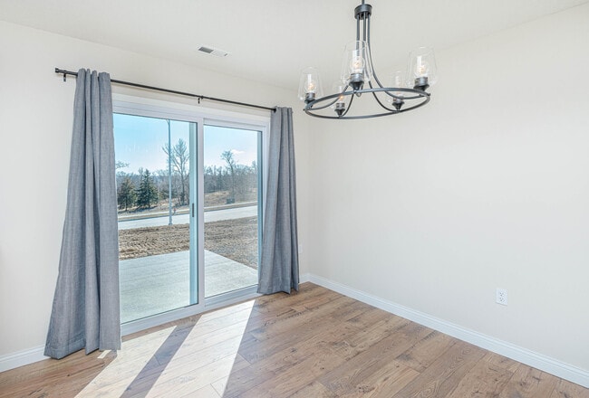 Building Photo - 720 Promenade Dr