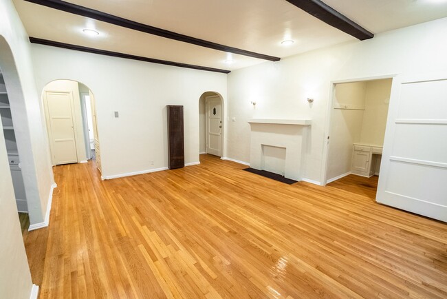 Interior Photo - 147 North Hamilton Drive