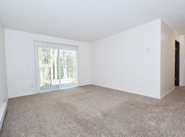 Building Photo - Garden Home 1